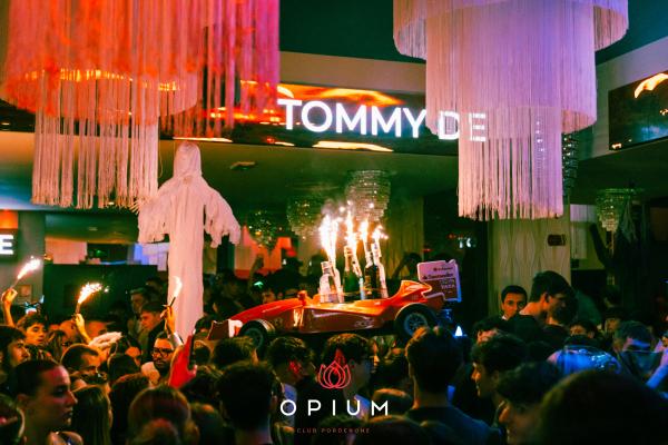 Halloween Italiano all'Opium Club, discoteca di Pordenone &ndash; foto 115