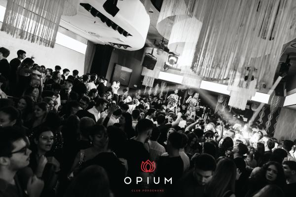 Opening all'Opium Club, discoteca di Pordenone &ndash; foto 119