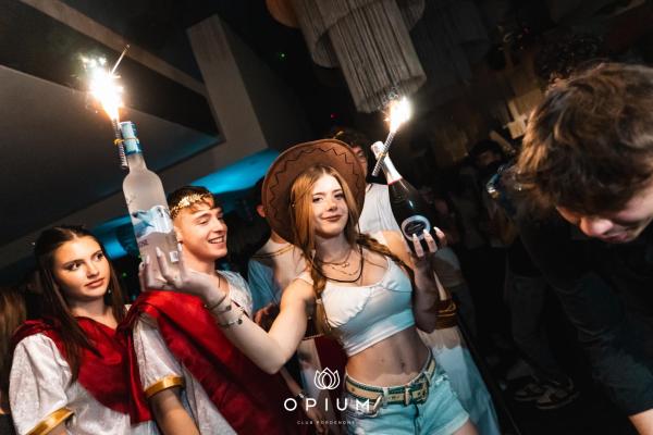 100 giorni all'Opium Club, discoteca di Pordenone &ndash; foto 17
