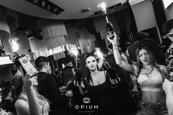 100 giorni all'Opium Club, discoteca di Pordenone &ndash; foto 80
