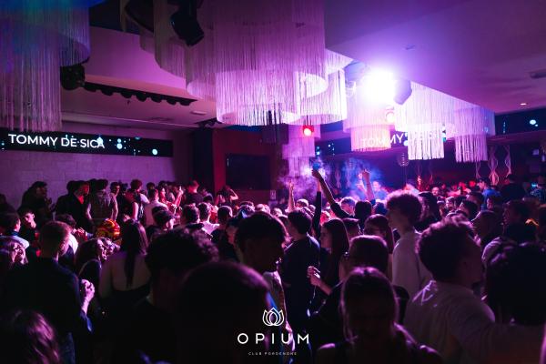 CARNEVALE ITALIANO all'Opium Club, discoteca di Pordenone &ndash; foto 78
