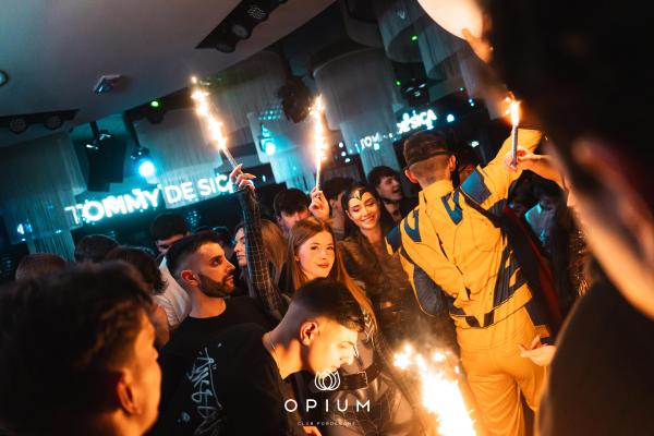 CARNEVALE ITALIANO all'Opium Club, discoteca di Pordenone &ndash; foto 92